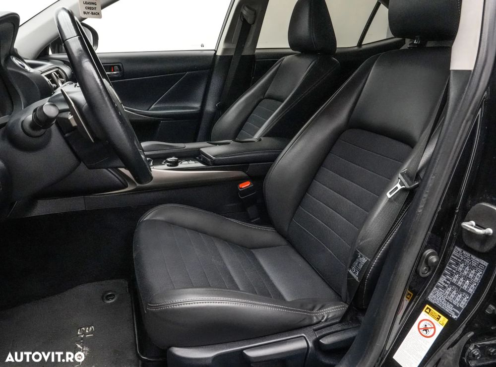 Lexus Seria IS 300h Aut. Executive - 13