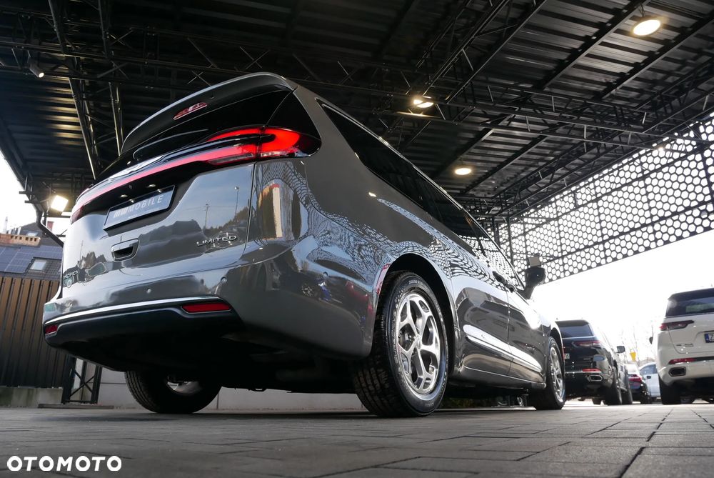 Chrysler Pacifica - 40