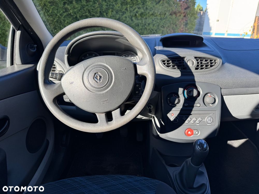 Renault Clio - 17