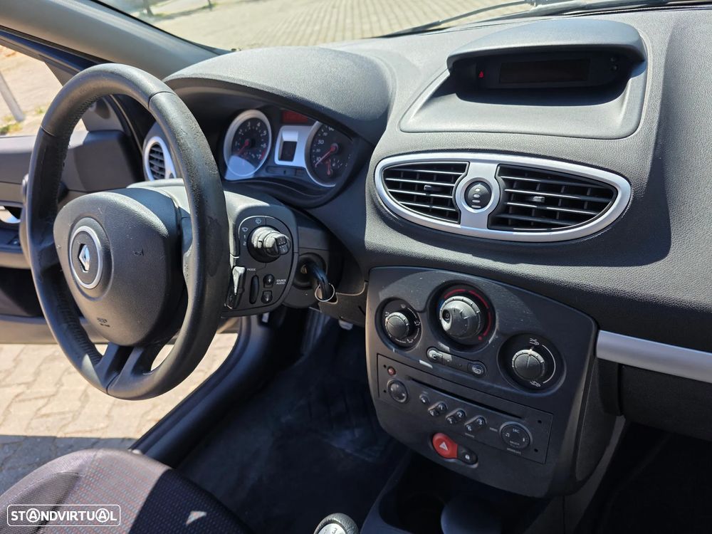 Renault Clio 1.2 16V Confort Dynamique - 10