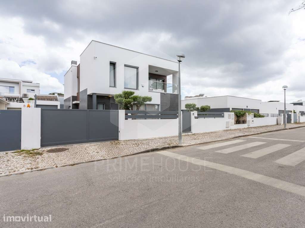 Moradia T4 exclusiva em Azeitão com piscina, um refúgio de luxo e t... - Grande imagem: 2/51