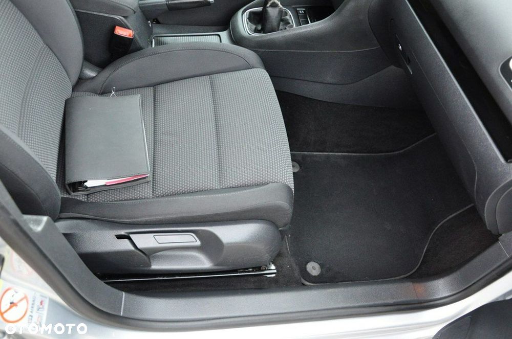 Volkswagen Golf - 28