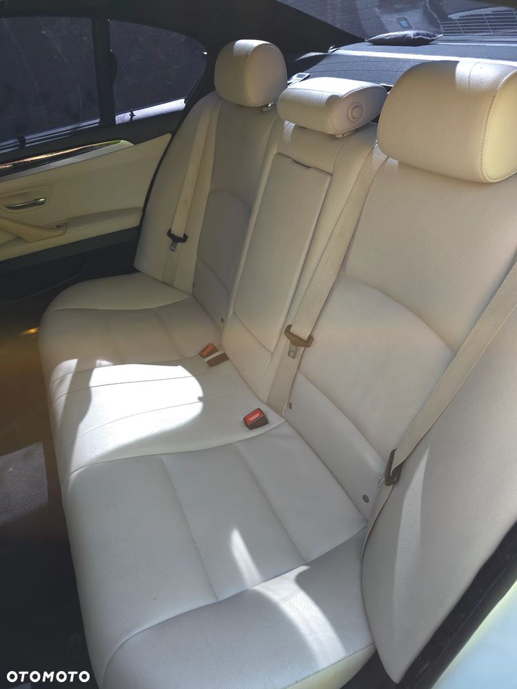 BMW Seria 5 535i xDrive - 9