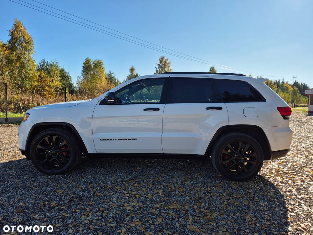 Jeep Grand Cherokee - 30
