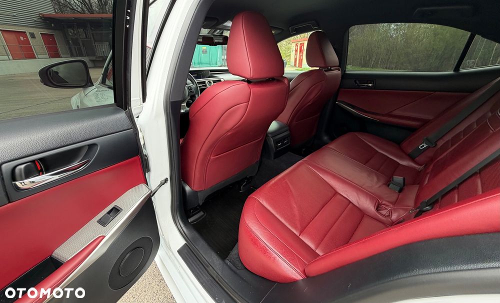 Lexus IS 300h F Sport - 33