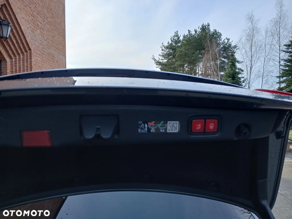 Mercedes-Benz Klasa E 220 d 4-Matic Exclusive - 18