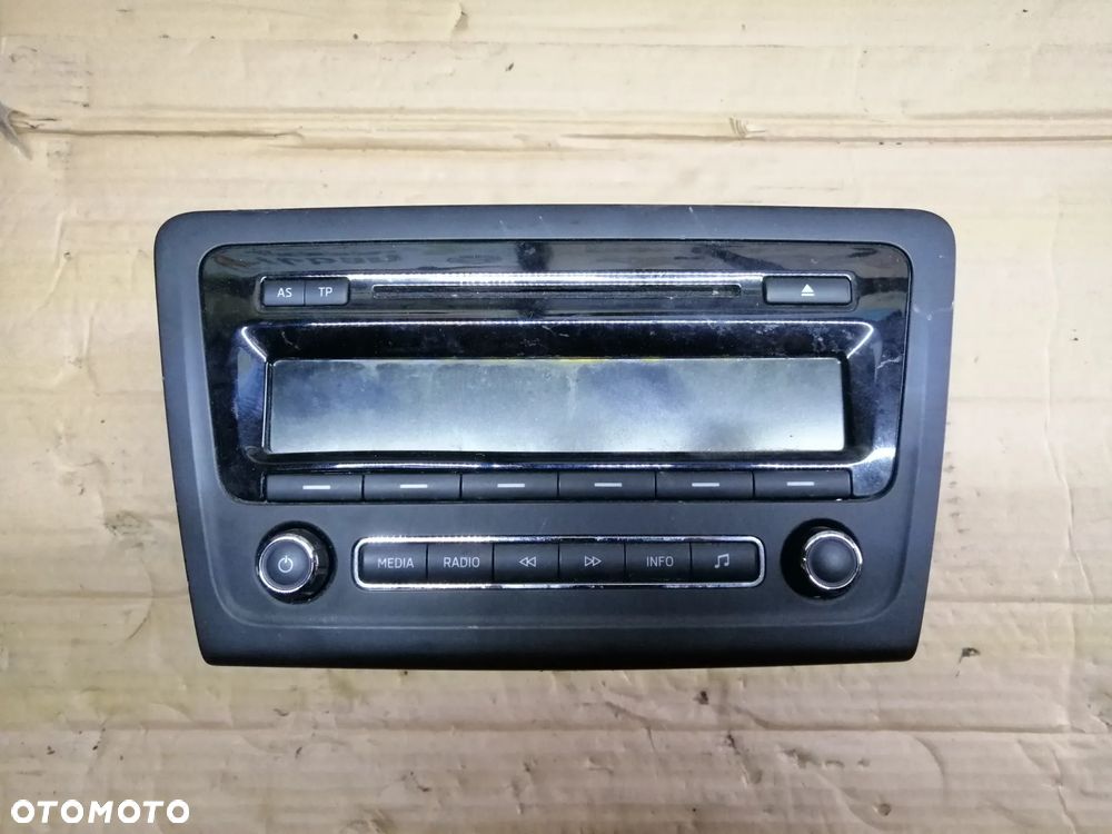 Skoda Rapid radio 5J0035161E - 1