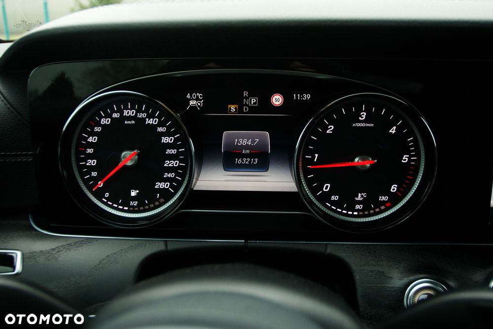 Mercedes-Benz Klasa E 220 d 4-Matic 9G-TRONIC - 17