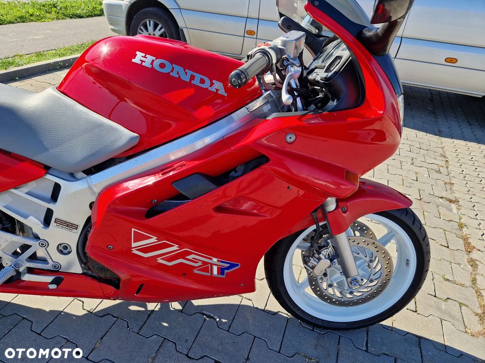 Honda VFR - 21