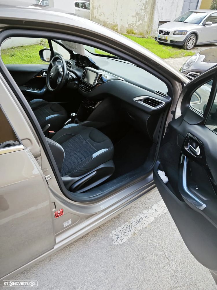 Peugeot 208 - 3