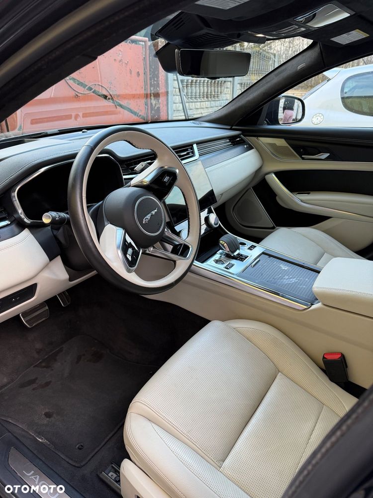 Jaguar XF 2.0 P300 AWD SE - 9