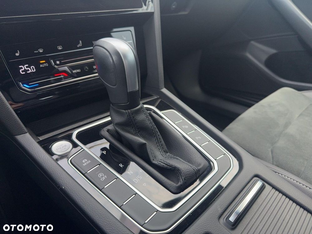 Volkswagen Passat 2.0 TSI Elegance DSG - 29