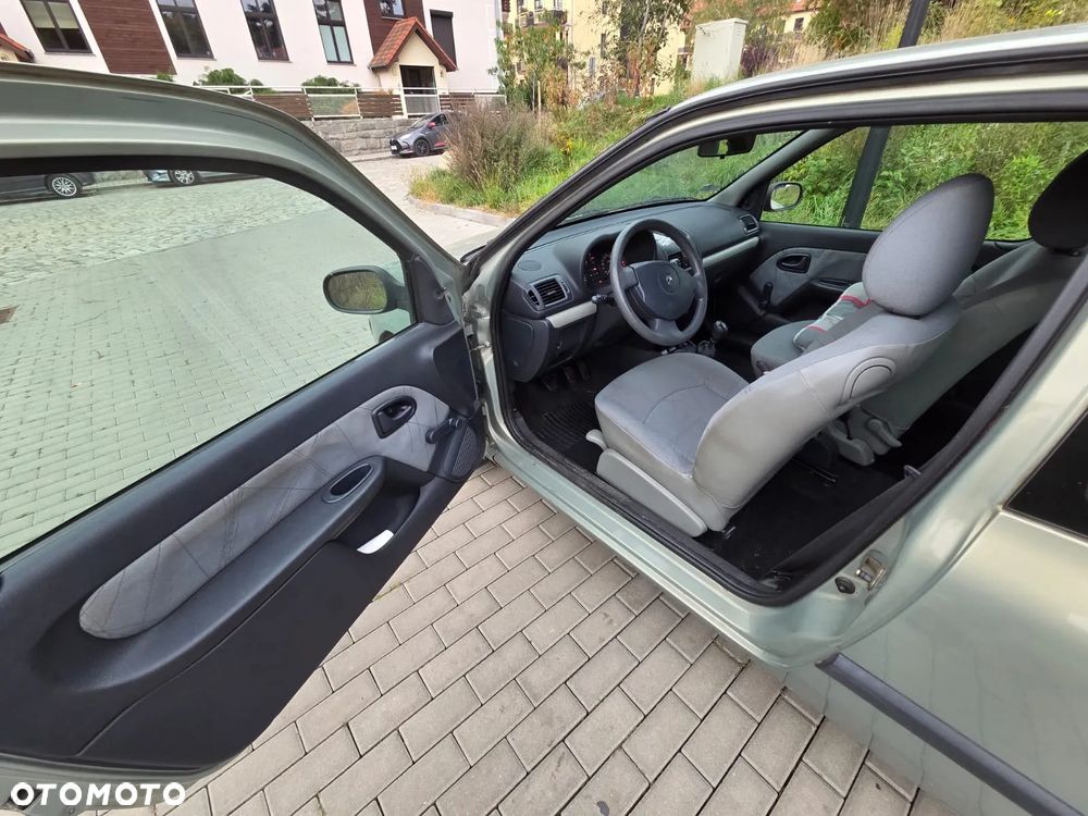 Renault Clio - 10