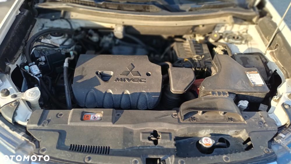 Mitsubishi Outlander - 6