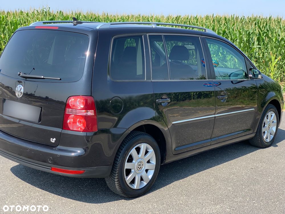 Volkswagen Touran 2.0 TDI DPF Highline - 14