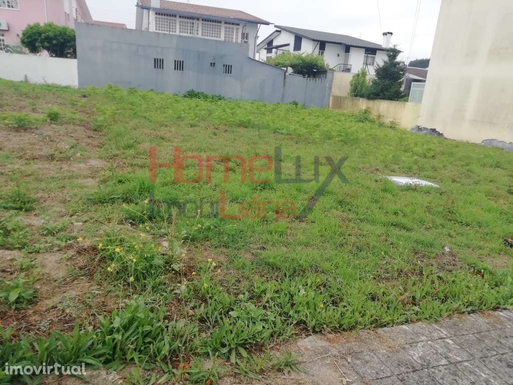 Terreno 2 frentes junta à Igreja do Muro Trofa - Grande imagem: 2/6