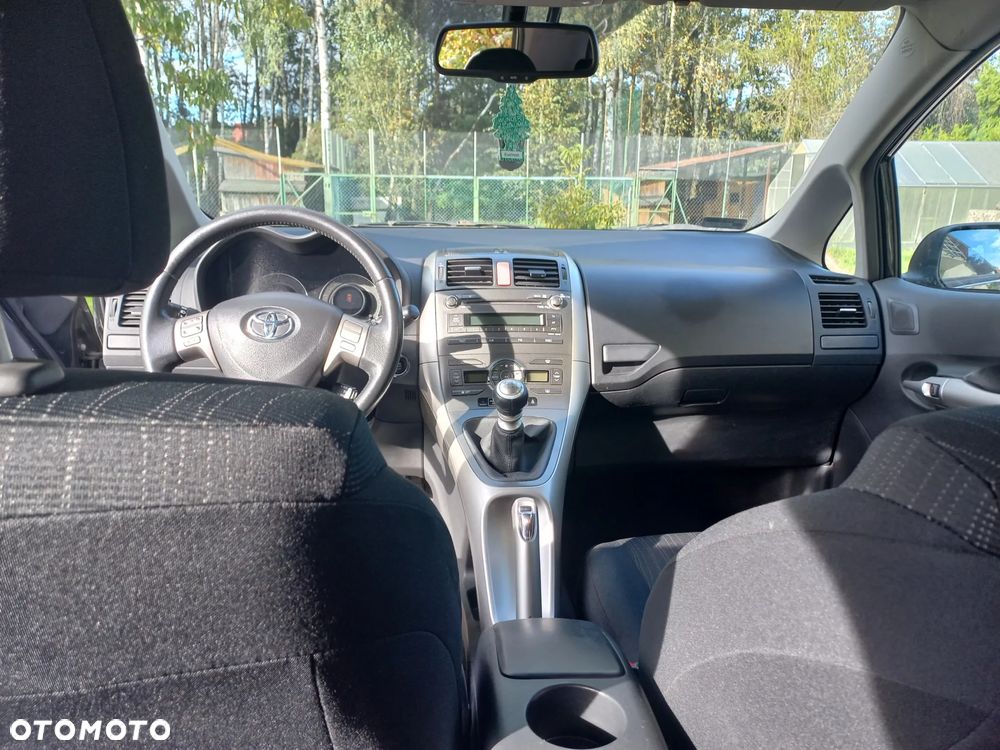 Toyota Auris 2.0 D-4D Sol - 9