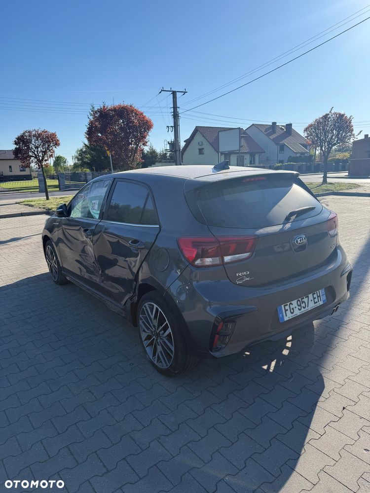 Kia Rio - 4