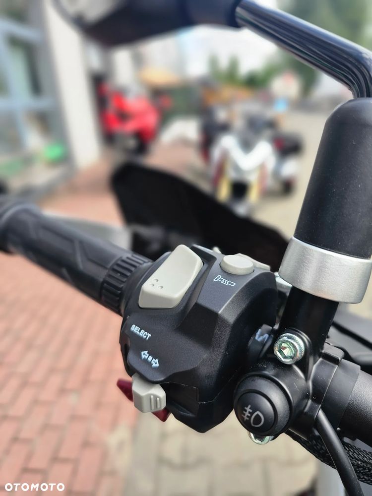 QJMOTOR SRT 600SX - 5