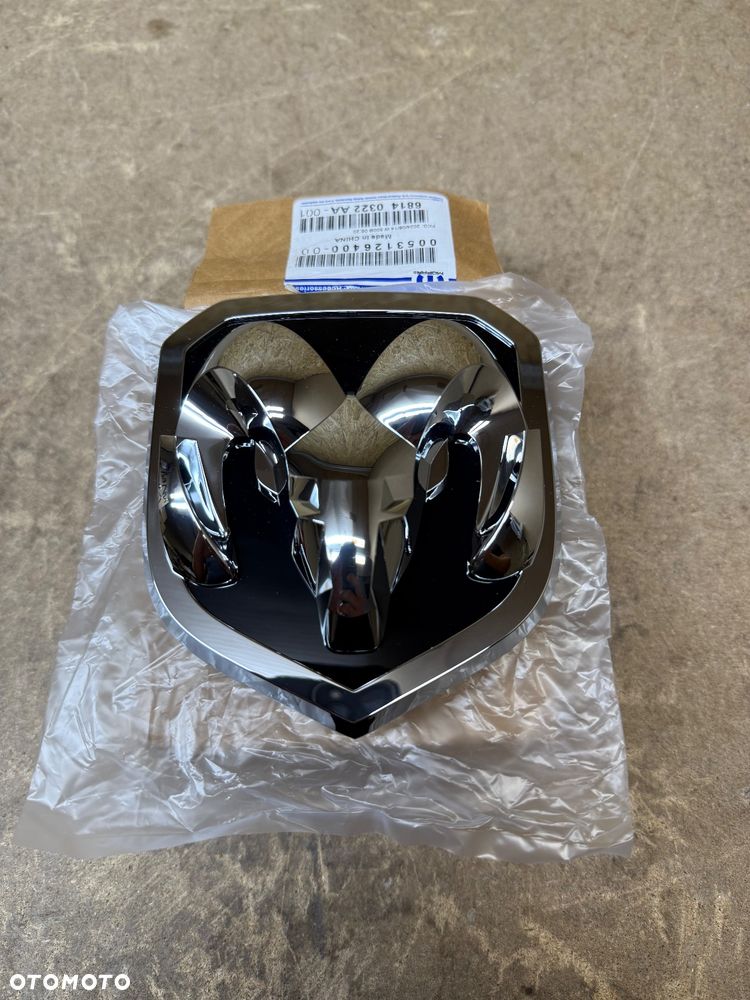 DODGE RAM 1500 IV LIFT 2014 - EMBLEMAT ZNACZEK ATRAPY ORYGINAŁ 68140322AA - 4