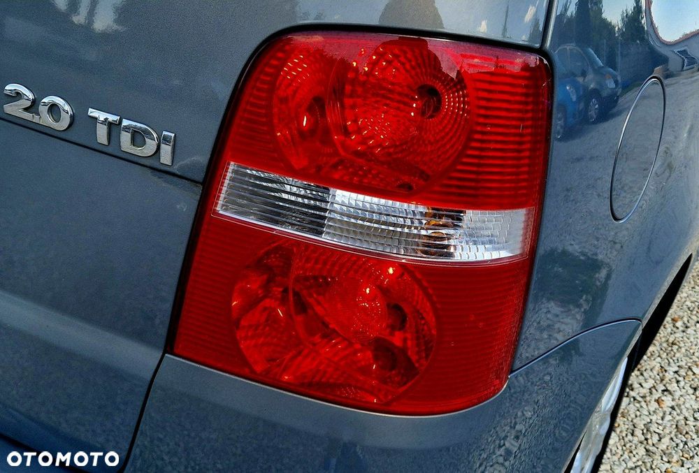 Volkswagen Touran 2.0 TDI Q-Line - 22