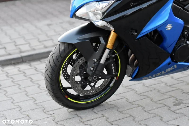 Suzuki GSX 1000 - 25