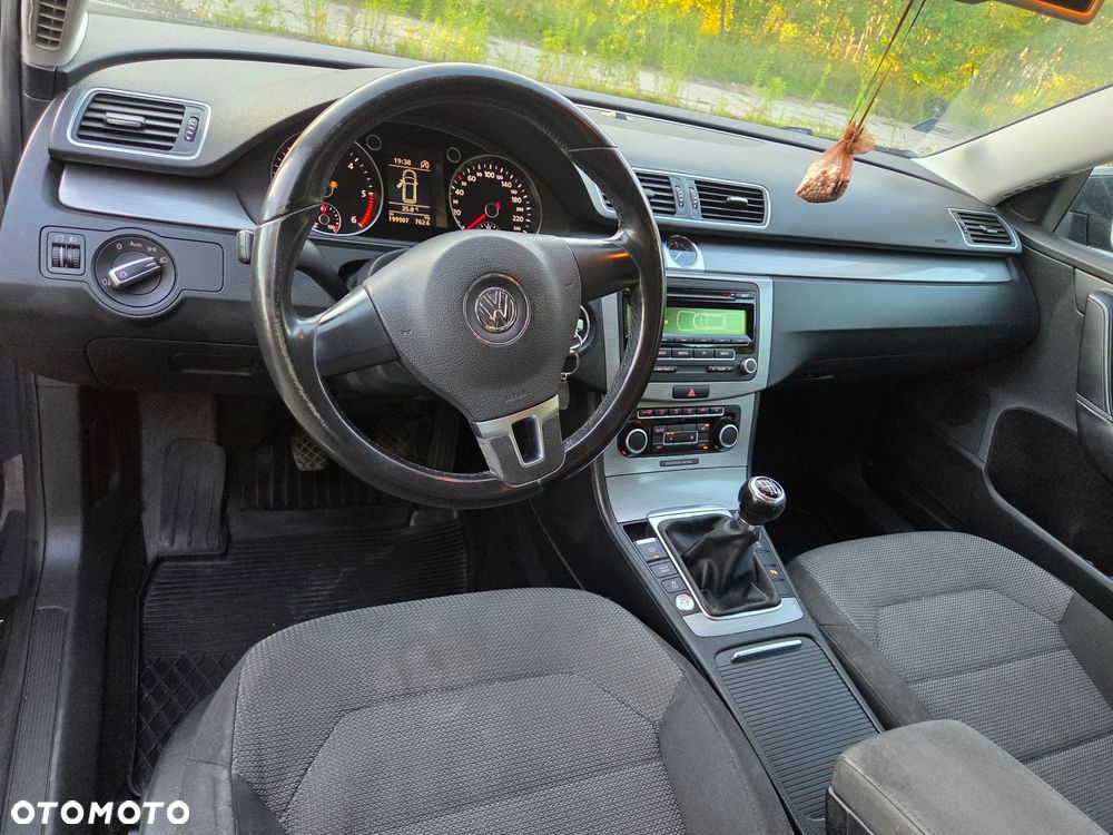 Volkswagen Passat 2.0 TDI BlueMotion Technology Comfortline - 8