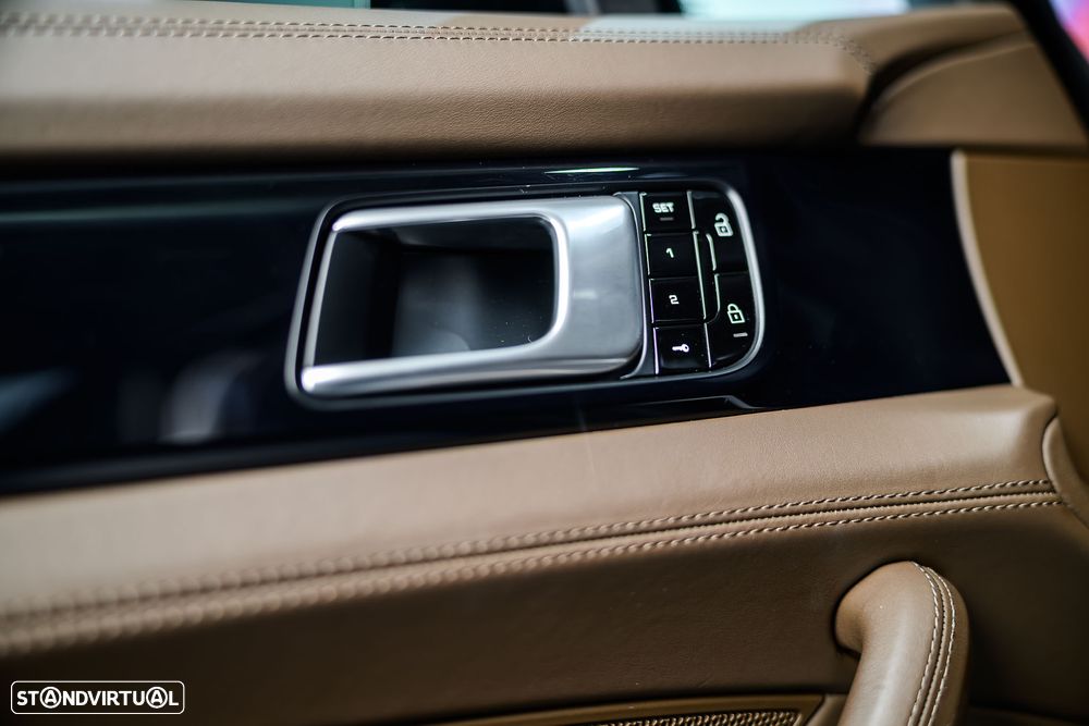 Porsche Panamera Sport Turismo 4S E-Hybrid - 13
