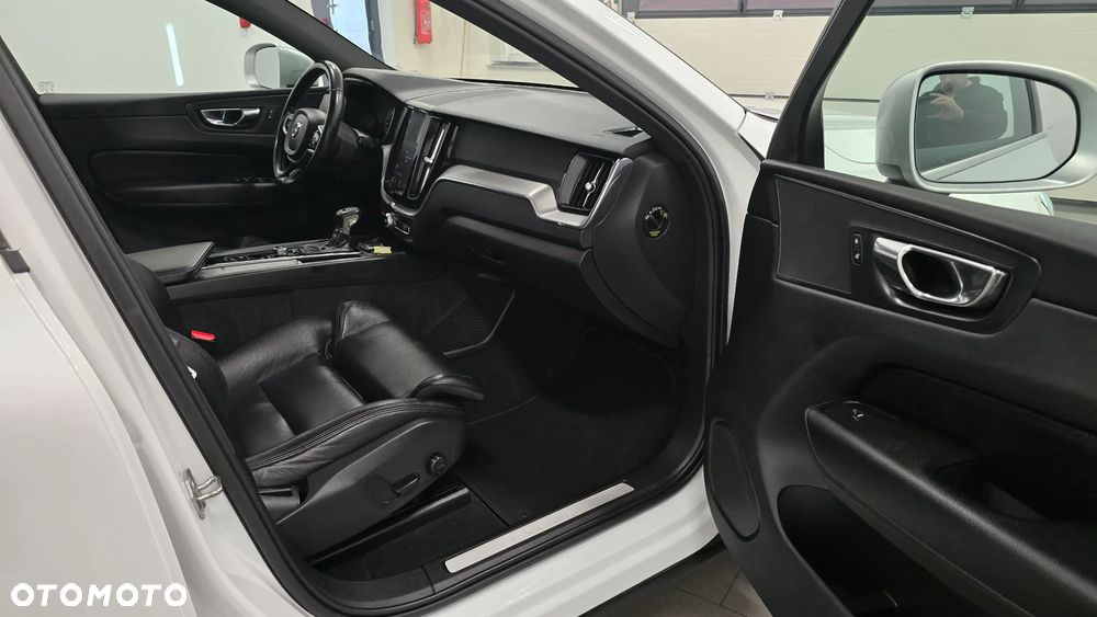 Volvo XC 60 D4 AWD Geartronic RDesign - 8