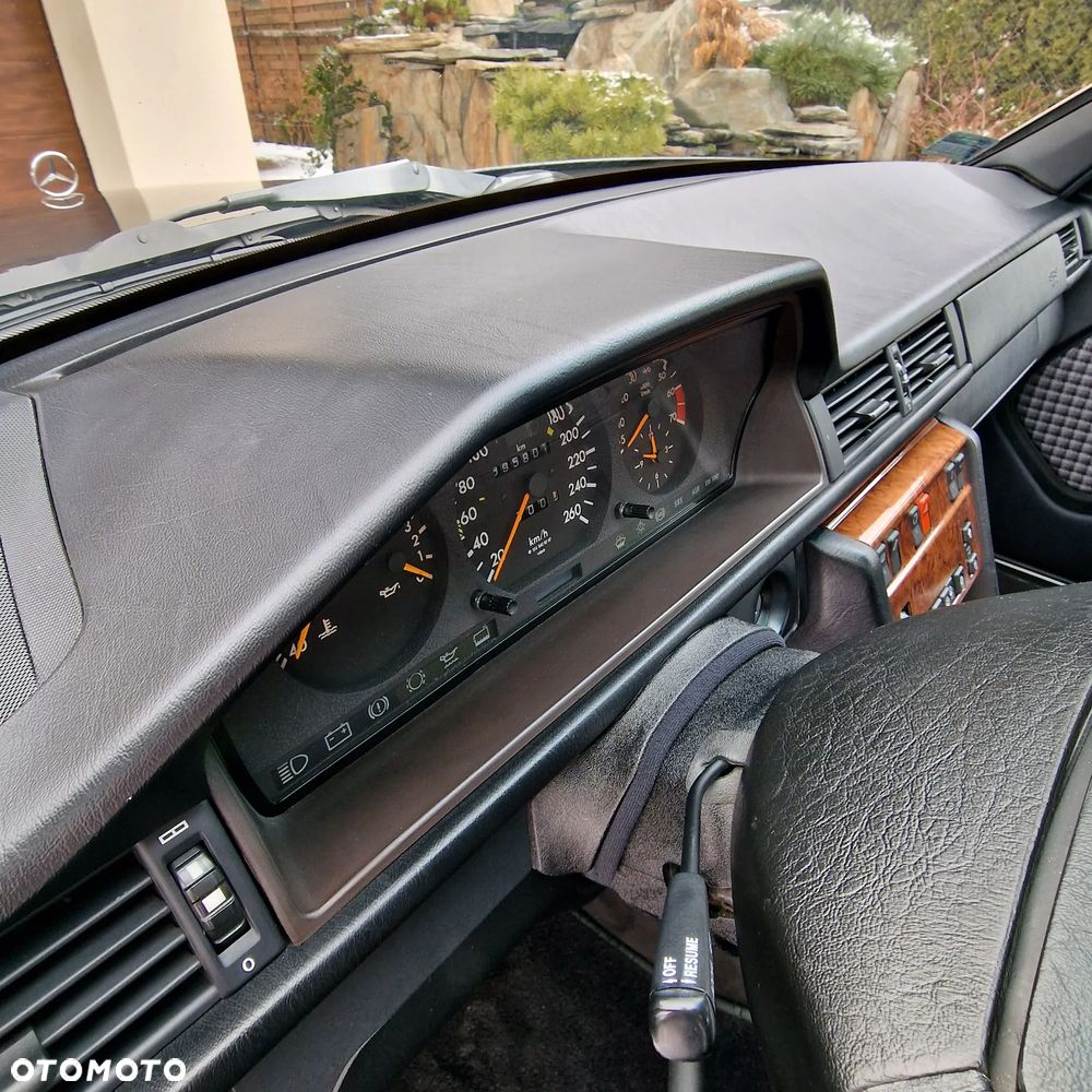 Mercedes-Benz W124 (1984-1993) - 12