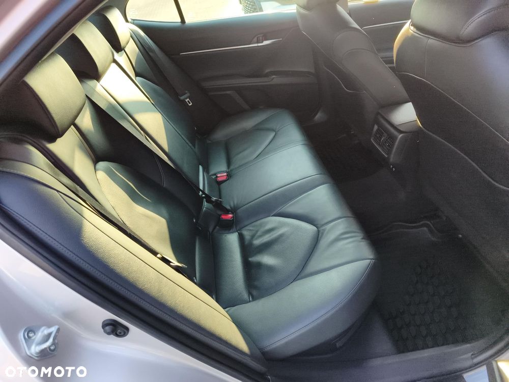 Toyota Camry 2.5 Hybrid Executive CVT - 10