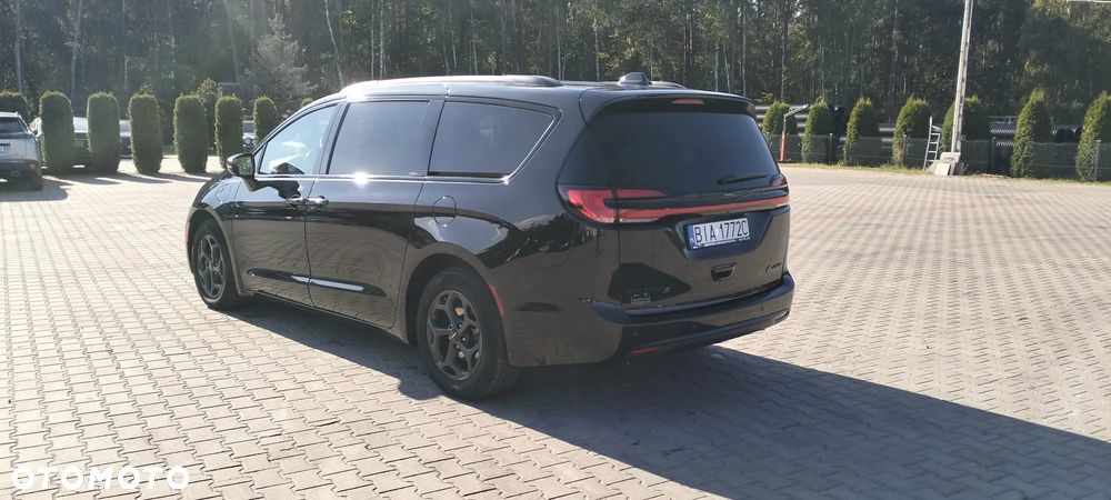 Chrysler Pacifica - 4