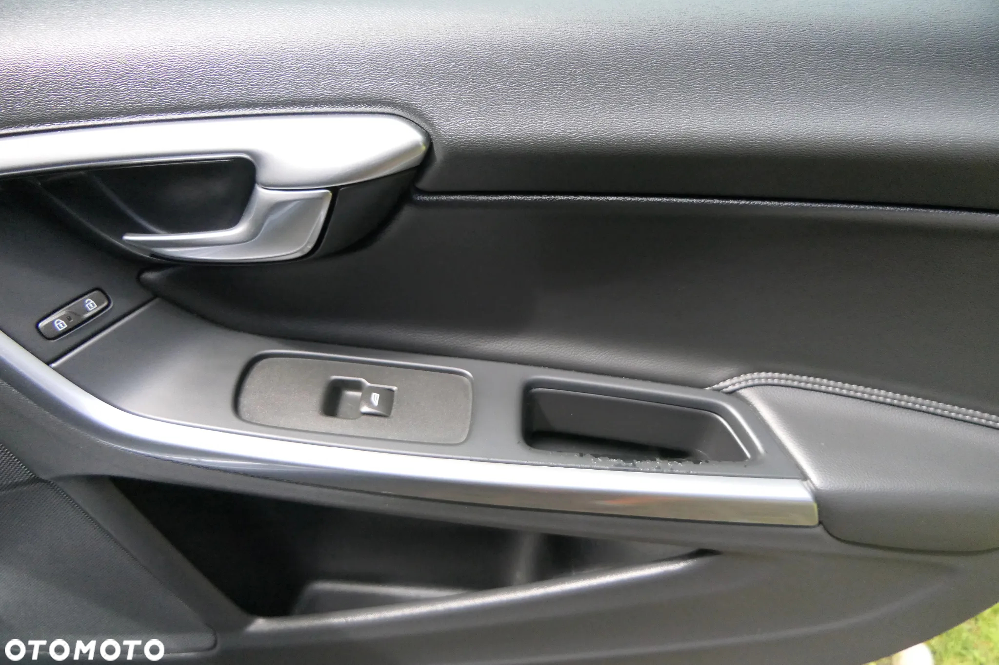 Volvo S60 D3 Drive-E Momentum - 33