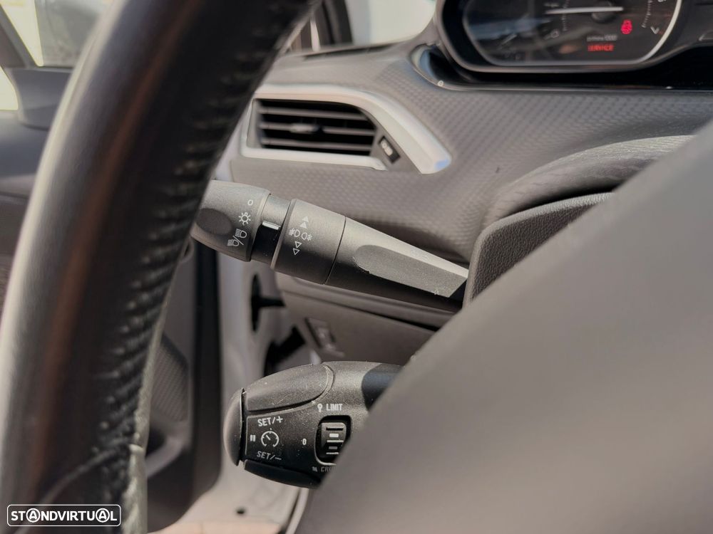 Peugeot 2008 1.2 PureTech Style - 37