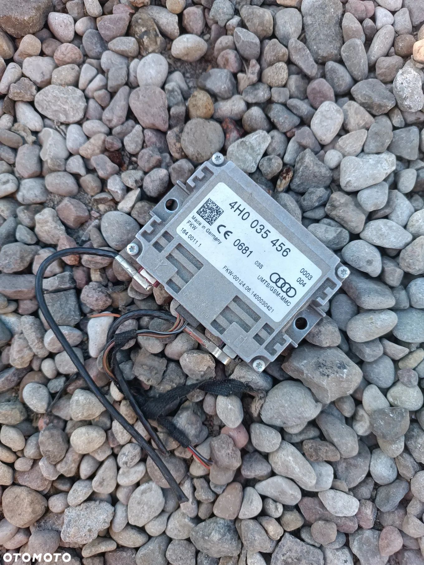 AUDI VW WZMACNIACZ ANTENOWY GSM 4H0035456 - 1