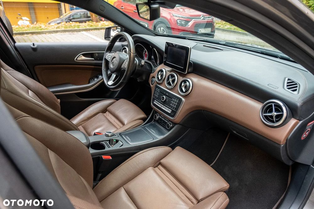 Mercedes-Benz Klasa A 180 7G-DCT Urban - 18