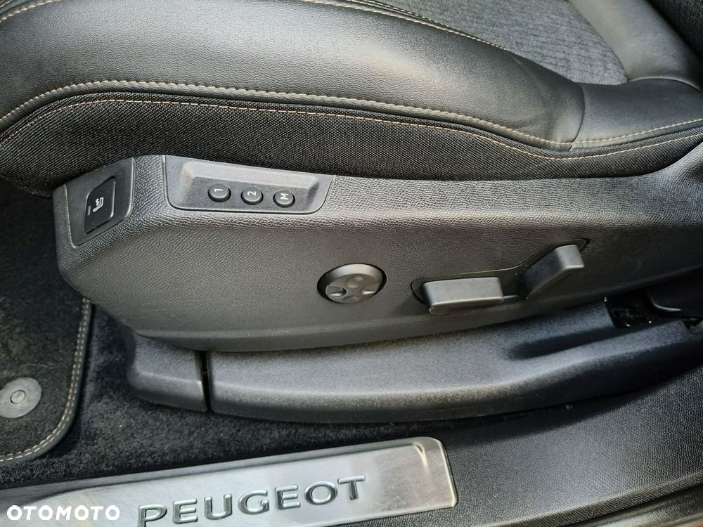 Peugeot 3008 1.6 PureTech GPF GT Line S&S EAT8 - 22