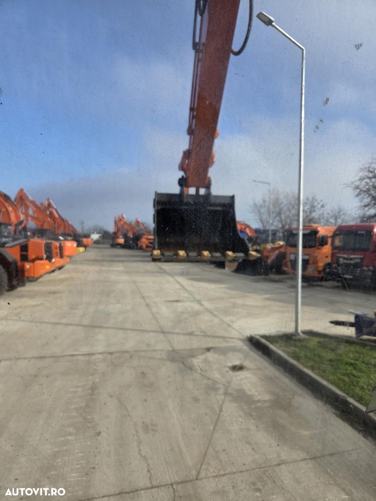 Hitachi ZX350-6, 2019, 12.535h, cupa NOUA 2,2mc, Masa operationala 36,3t, 3 pompe hidr HITACHI, ad sapare 8m, inst picon, lant 90% ok doar 293h mars, camera spate si laterale, AC, ridica 22 tone, posibilitate leasing 4 ani-STARE BUNA-PROMOTIE 83.900 EUR+Tva - 12