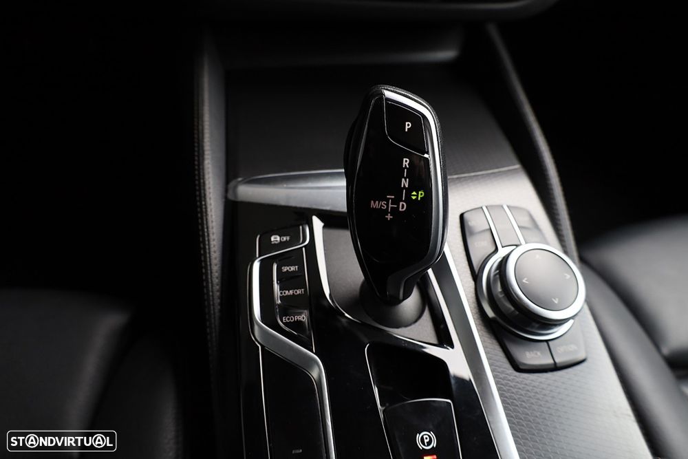 BMW 520 d Pack Desportivo M Auto - 19