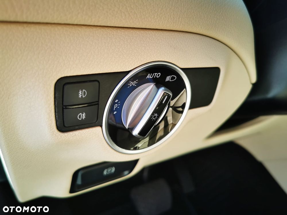 Mercedes-Benz GLA 250 7G-DCT UrbanStyle Edition - 23