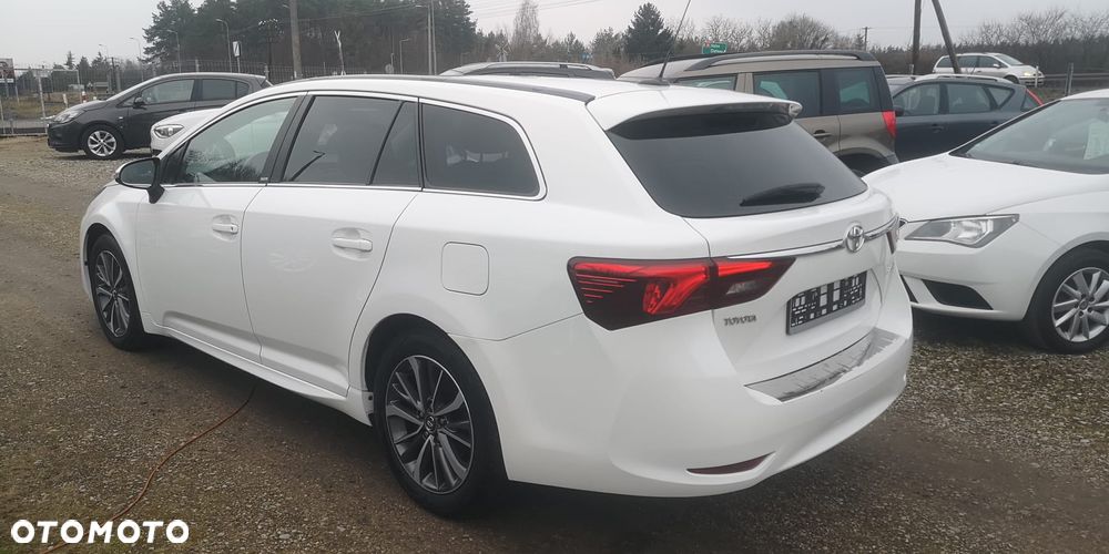 Toyota Avensis 2.0 D-4D Premium - 9