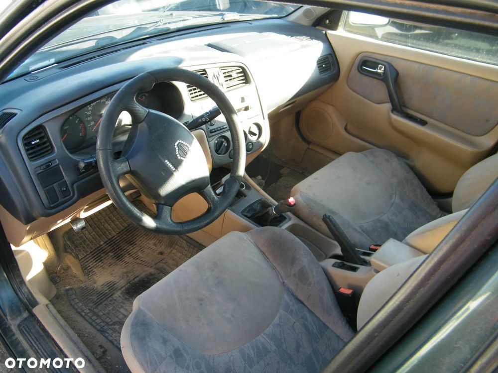 Nissan Primera P11 (99r.) 1.6 B 99KM. Silnik GA16DE Skrzynia 60Y2 lakier DV9.Cały na części. GWARANCJA !!!  Przód Tył Zestaw Komplet Drzwi Klapa Zderzak Błotnik Maska Grill Atrapa Szyba Pas Lampa Lusterko Boczki Fotel Kanapa Kokpit Deska Rozdzielcza Przełącznik Włącznik Sterownik Przewody Wiązka Instalacja Moduł Komputer Czujnik Listwa Pompa Alternator Wtryski Głowica Rozrusznik Kompresor Sprzęgło Dwumas Silnik Skrzynia ABS Klimatyzacji Paliwa Wspomagania Kolektor Turbina Przepustnica Zawór Chłodnica Koło Hak Belka Sanki Zawieszenie Mcpherson Półoś Amortyzator Wydech Tłumik Zacisk Most - 5