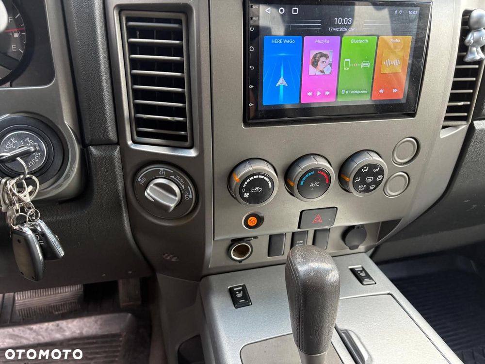 Nissan Titan 5.6 V8 SE Crew Cab - 8