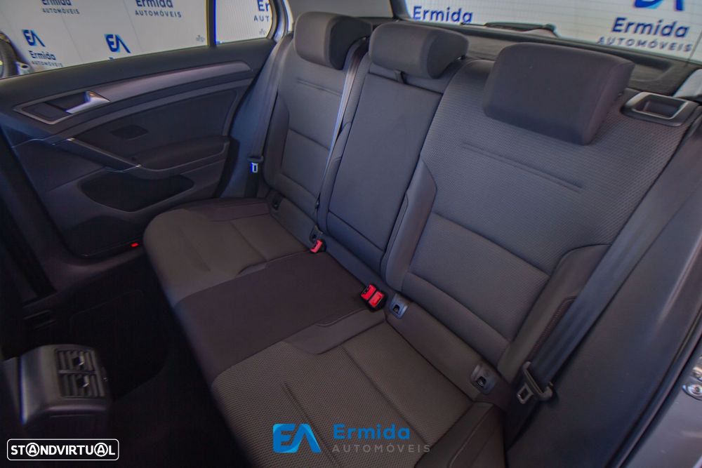 VW Golf 1.6 TDi Confortline DSG - 19