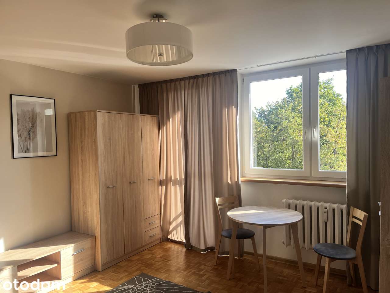 Kawalerka z oddzielną kuchnią, balkonem i piwnicą — do zamieszkania