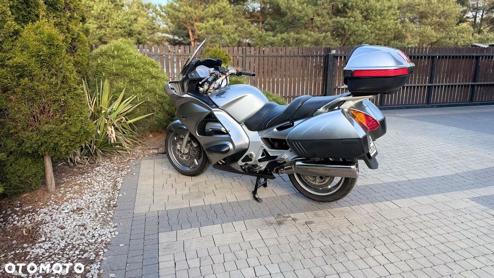 Honda ST - 9