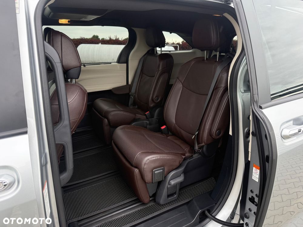 Toyota Sienna - 11