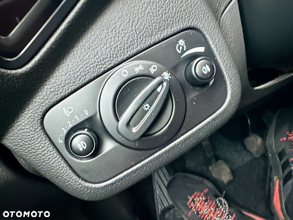 Ford Kuga 2.0 TDCi 2x4 Titanium - 35