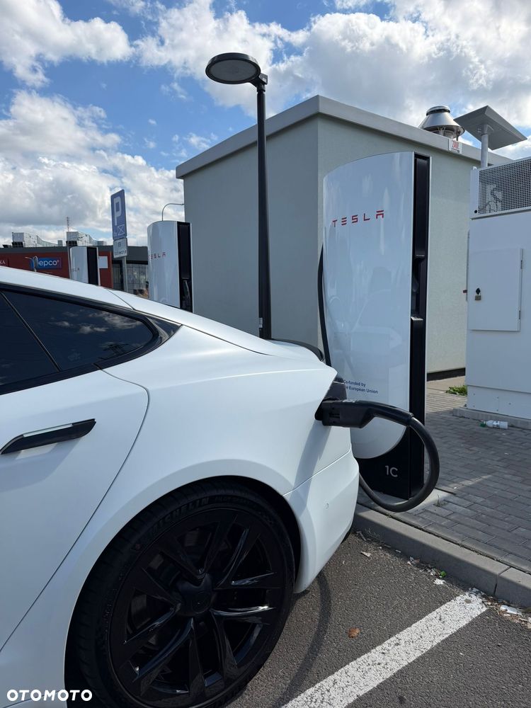 Tesla Model S - 33