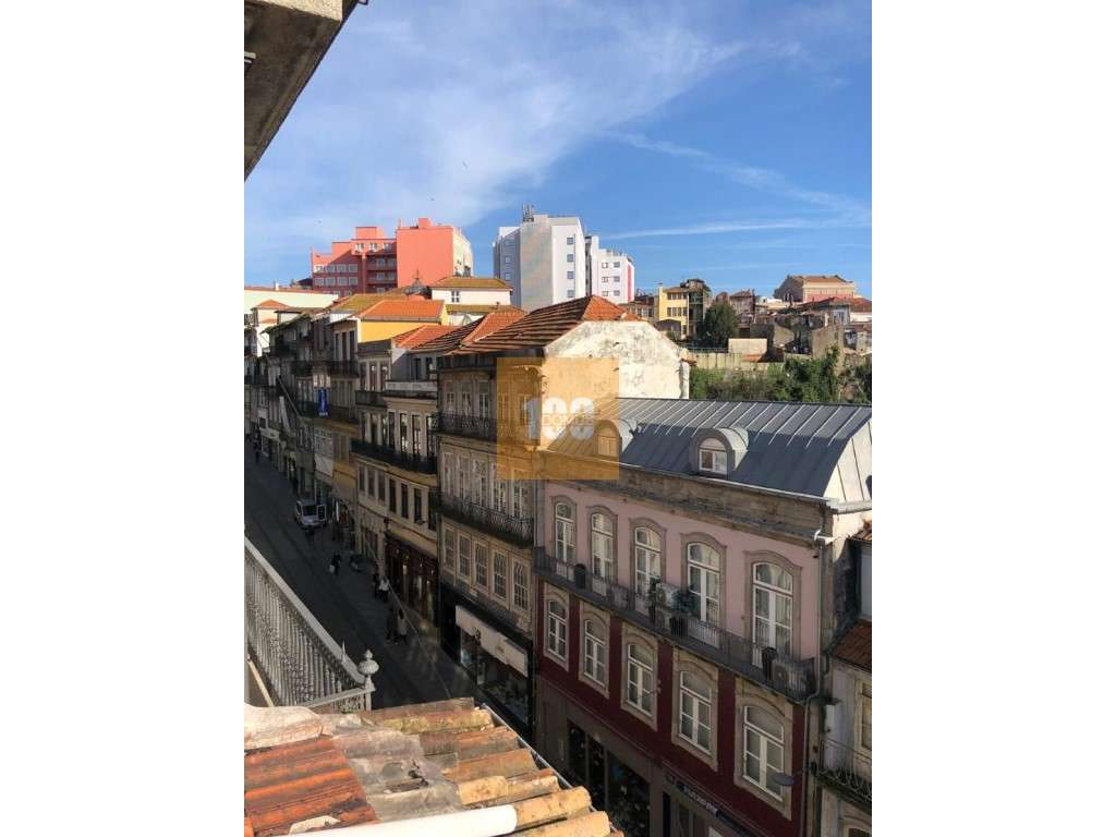 Prédio junto à Estação de S. Bento - Grande imagem: 5/16